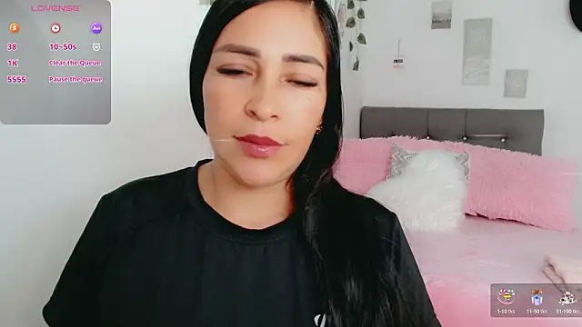 luna lgomez  online show from February 7, 12:57 pm