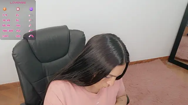 luna lgomez  online show from July 24, 10:22 am