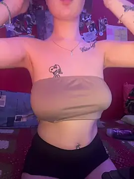 Snapshot of giu1110 chatting on January 15, 4:21 pm giu1110 online show from January 15, 4:21 pm