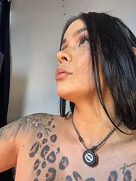 HotAlana  online show from March 11, 8:25 pm