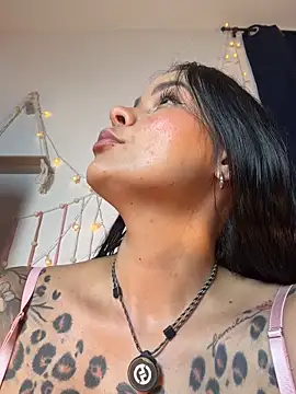 HotAlana  online show from March 24, 11:27 pm