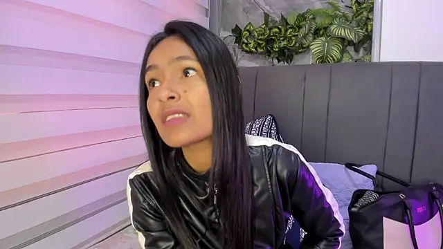 Fernanda liie  online show from December 19, 12:40 pm