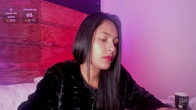 Fernanda liie  online show from June 2, 1:00 pm