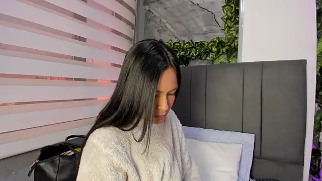 Fernanda liie  online show from December 15, 12:33 pm