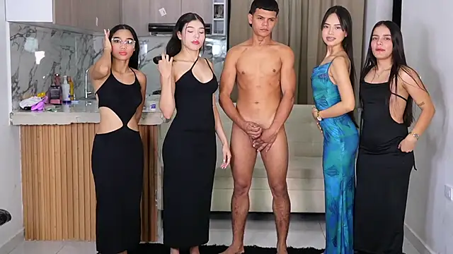 Petiteess online show from October 18, 1:24 pm