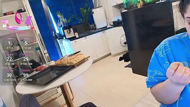 Layla- online show from March 11, 9:58 am