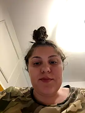Snapshot of Layla- chatting on September 15, 11:16 pm Layla- online show from September 15, 11:16 pm
