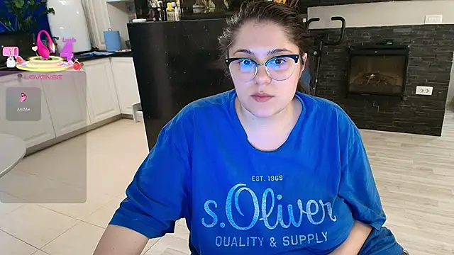 Layla- online show from April 15, 11:05 am