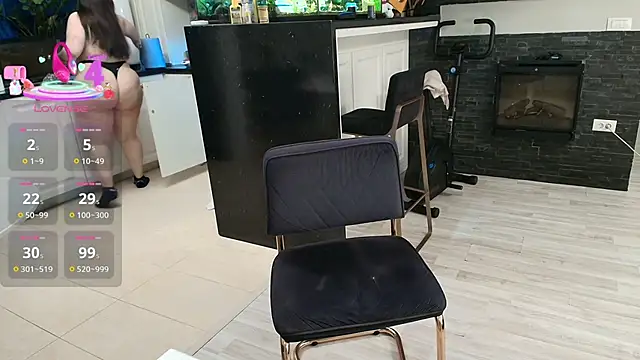 Layla- online show from April 18, 6:32 pm