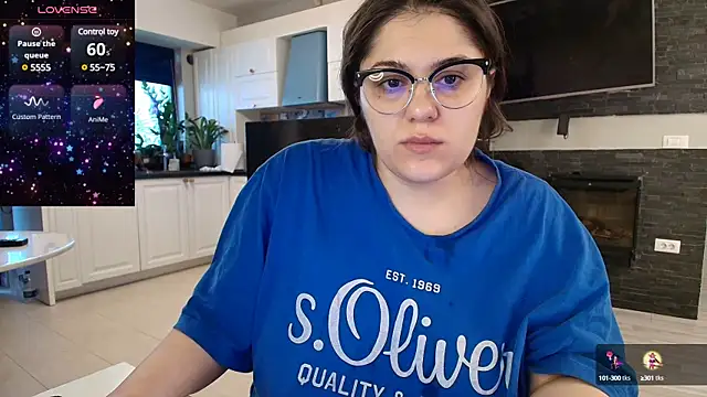 Snapshot of Layla- chatting on February 5, 9:04 am Layla- online show from February 5, 9:04 am