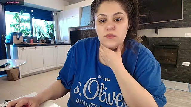 Snapshot of Layla- chatting on March 21, 2:29 pm Layla- online show from March 21, 2:29 pm