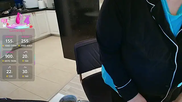 Layla- online show from January 14, 1:04 pm