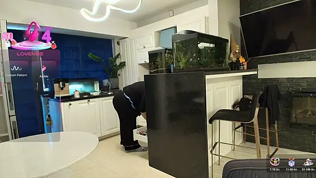 Layla- online show from November 26, 10:15 am