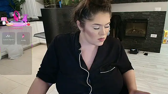 Layla- online show from November 28, 5:02 pm