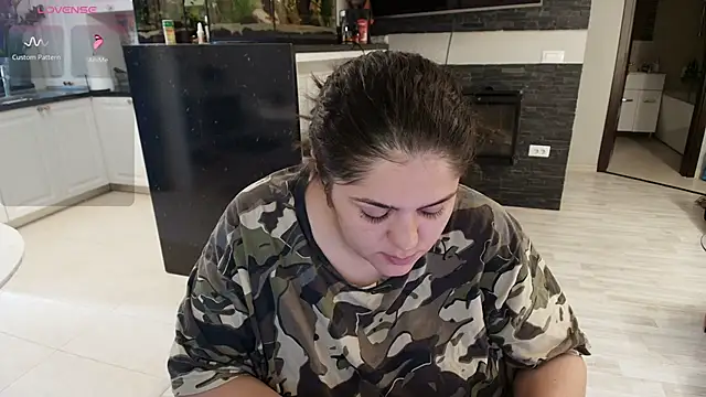 Snapshot of Layla- chatting on September 13, 9:20 am Layla- online show from September 13, 9:20 am