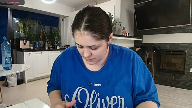 Snapshot of Layla- chatting on March 16, 6:01 pm Layla- online show from March 16, 6:01 pm