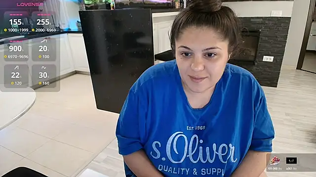 Snapshot of Layla- chatting on September 25, 10:21 am Layla- online show from September 25, 10:21 am