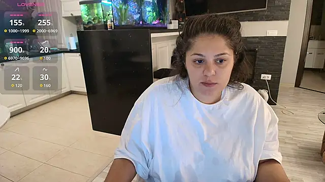 Snapshot of Layla- chatting on October 2, 10:40 am Layla- online show from October 2, 10:40 am