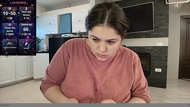 Snapshot of Layla- chatting on February 12, 9:20 am Layla- online show from February 12, 9:20 am