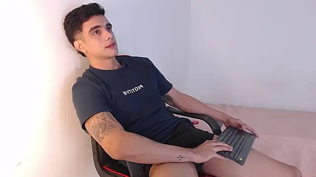 Snapshot of adam_levis17 chatting on October 2, 5:55 am adam levis17 online show from October 2, 5:55 am