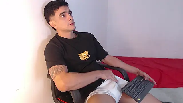 Snapshot of adam_levis17 chatting on September 29, 7:26 am adam levis17 online show from September 29, 7:26 am