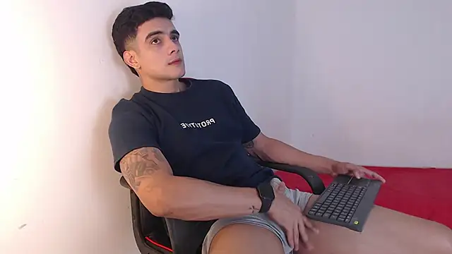 Snapshot of adam_levis17 chatting on September 18, 5:54 am adam levis17 online show from September 18, 5:54 am