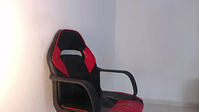 Snapshot of adam_levis17 chatting on November 4, 6:06 am adam levis17 online show from November 4, 6:06 am