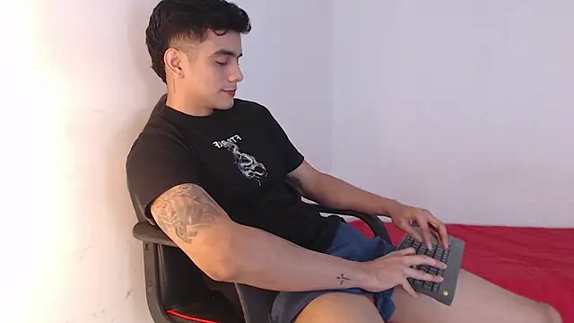 Snapshot of adam_levis17 chatting on October 30, 5:06 am adam levis17 online show from October 30, 5:06 am