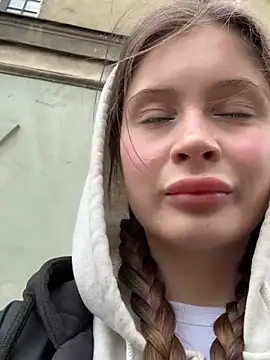 Snapshot of melicious_ chatting on March 3, 9:02 am melicious online show from March 3, 9:02 am