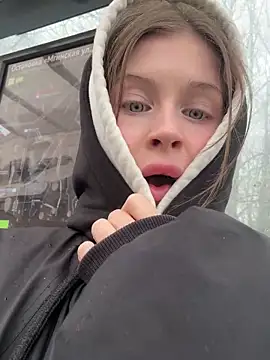 Snapshot of melicious_ chatting on March 3, 12:06 pm melicious online show from March 3, 12:06 pm