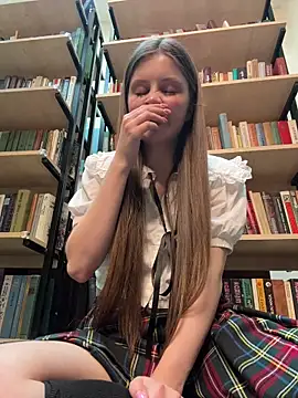 Snapshot of melicious_ chatting on December 3, 4:57 am melicious online show from December 3, 4:57 am