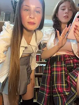 Snapshot of melicious_ chatting on December 4, 6:45 am melicious online show from December 4, 6:45 am