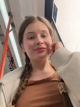 Snapshot of melicious_ chatting on March 5, 1:06 pm melicious online show from March 5, 1:06 pm