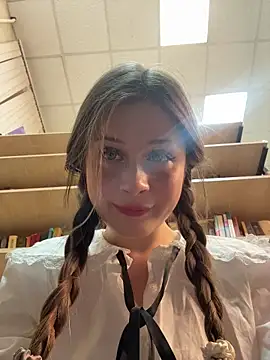 Snapshot of melicious_ chatting on December 1, 5:52 am melicious online show from December 1, 5:52 am