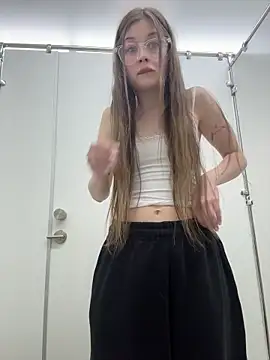 Snapshot of melicious_ chatting on March 4, 7:38 am melicious online show from March 4, 7:38 am