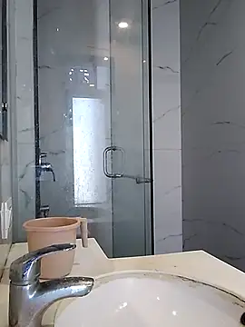 Snapshot of freakydesi chatting on December 15, 5:13 am freakydesi online show from December 15, 5:13 am