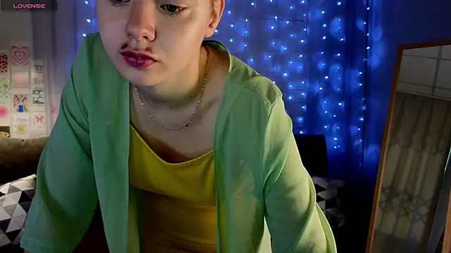 Snapshot of meow_mellie chatting on September 15, 2:34 am meow mellie online show from September 15, 2:34 am