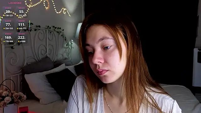 Snapshot of meow_mellie chatting on September 10, 1:26 am meow mellie online show from September 10, 1:26 am
