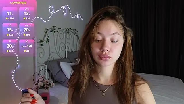 Snapshot of meow_mellie chatting on September 24, 1:35 am meow mellie online show from September 24, 1:35 am