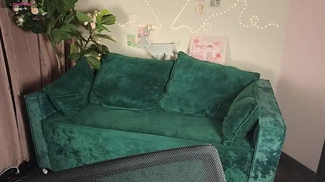 Snapshot of meow_mellie chatting on October 11, 1:39 am meow mellie online show from October 11, 1:39 am
