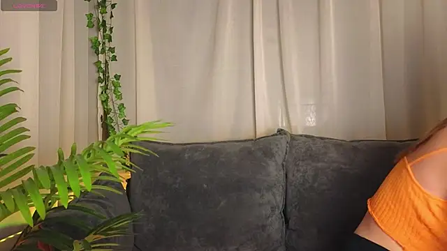 Snapshot of meow_mellie chatting on September 20, 1:32 am meow mellie online show from September 20, 1:32 am