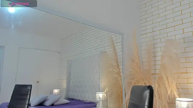 Emilly wilson  online show from November 6, 12:31 pm