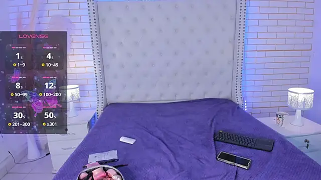 Emilly wilson  online show from October 7, 12:17 pm