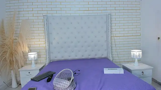 Emilly wilson  online show from November 5, 12:52 pm