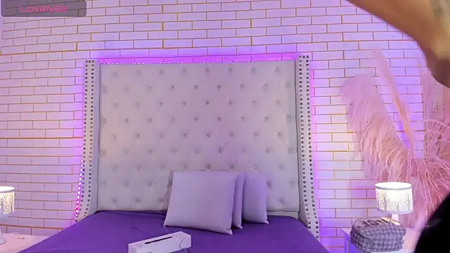 Emilly wilson  online show from October 23, 11:42 am