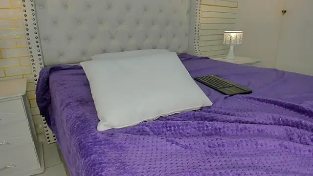 Emilly wilson  online show from November 7, 11:48 am