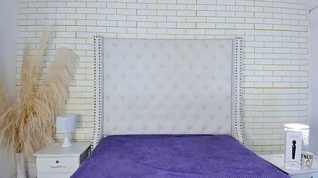 Emilly wilson  online show from October 3, 12:28 pm