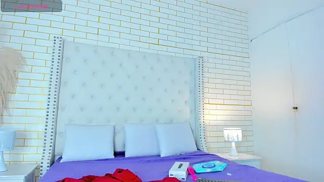 Emilly wilson  online show from October 25, 11:53 am