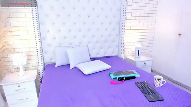 Emilly wilson  online show from November 21, 11:53 am