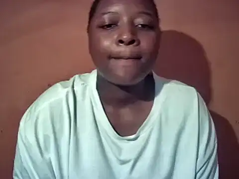 Snapshot of sexyhips2001 chatting on October 21, 9:14 pm sexyhips2001 online show from October 21, 9:14 pm